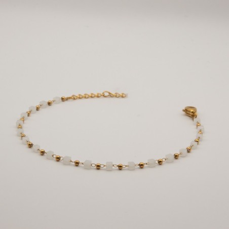 witte vierkante kralen met gouden bolletje armbandje