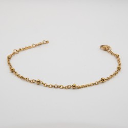 gouden bolletjes aan een medium geschakelde armbandje