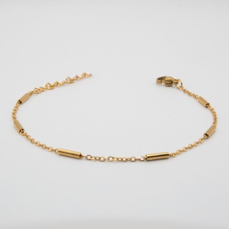 fijne pijpjes aan een fijn geschakelde armbandje