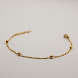 gouden bolletjes aan een fijn geschakelde armbandje