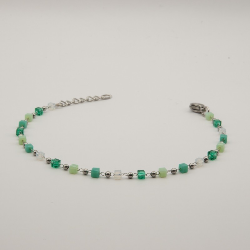 groen vierkante kraal met zilver balletje geschakeld armbandje groen vierkante kraal met zilver balletje geschakeld armbandje