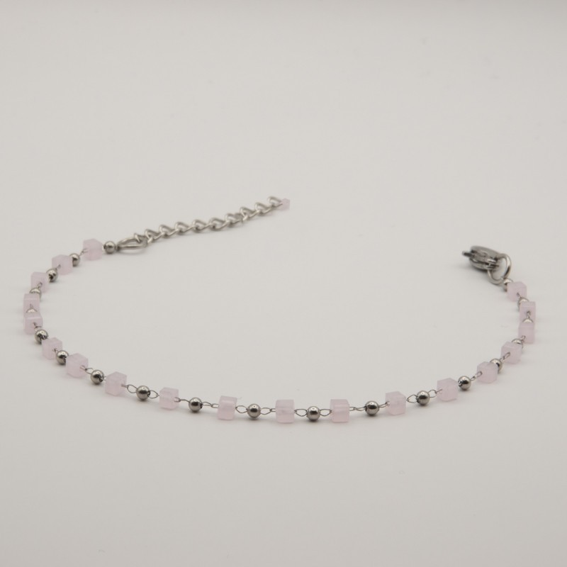 lichtroze vierkante kraal met zilver balletje geschakeld armbandje lichtroze vierkante kraal met zilver balletje geschakeld armbandje